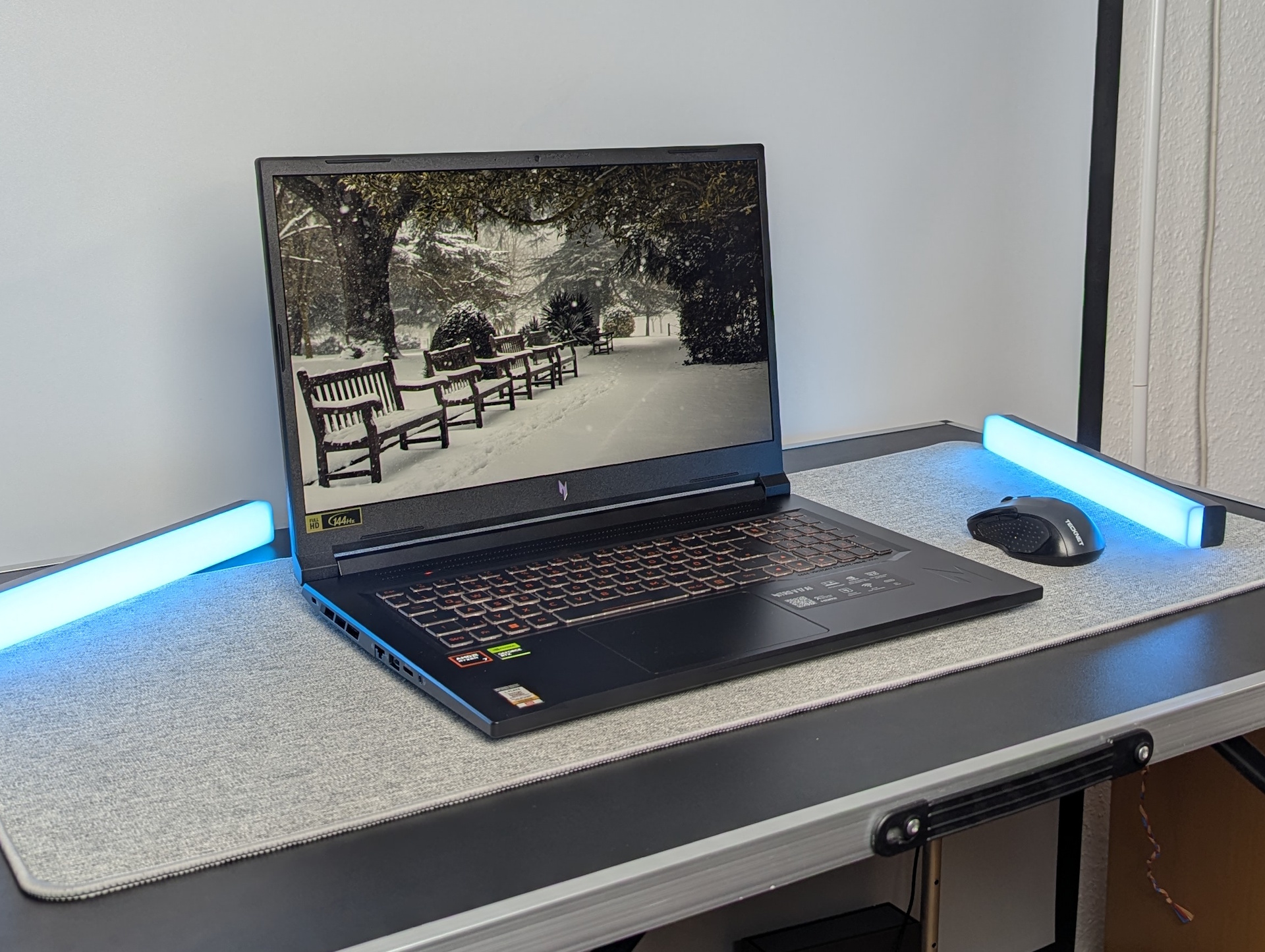 Acer Nitro v 17 (ANV17-41-R4CJ)