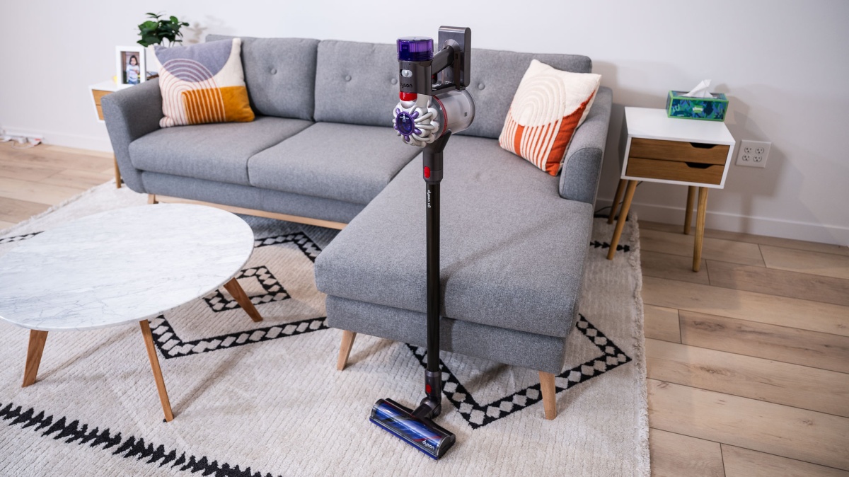Dyson V8
