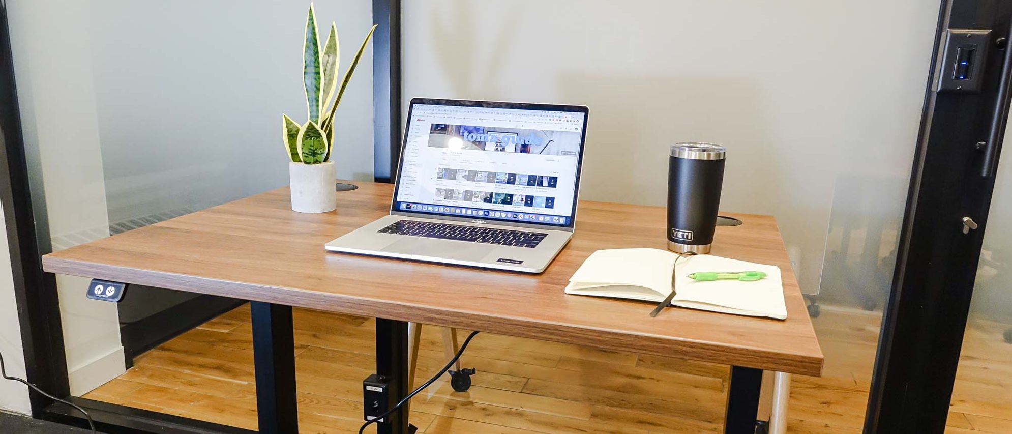 Uplift V2 Standing Desk